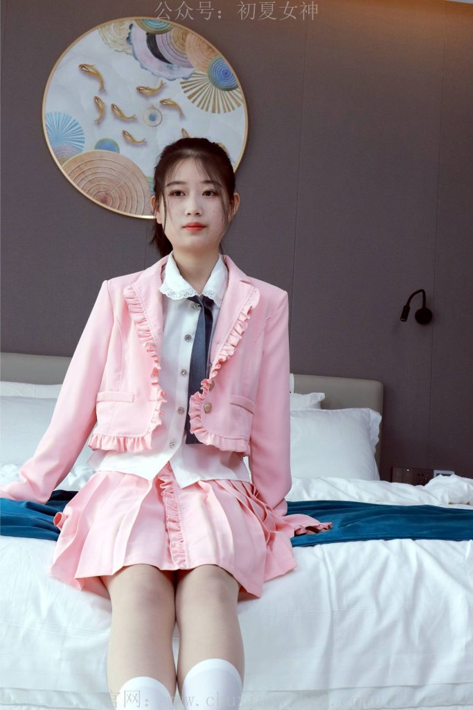 初夏女神 NO.012 念念 S码粉色JK套搭配36码小白鞋[113P/1V/5.41GB]插图2