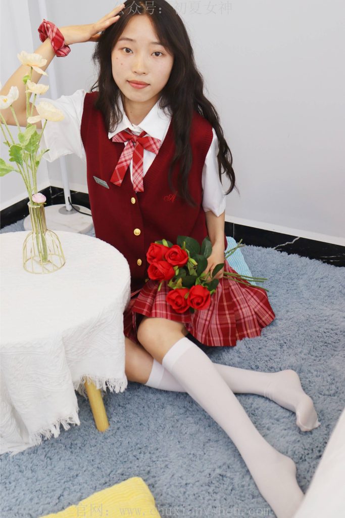 初夏女神 NO.014 蓝莓 S码大红色JK套搭小黑皮鞋[100P/1V/6.11GB]-无料摄影圈
