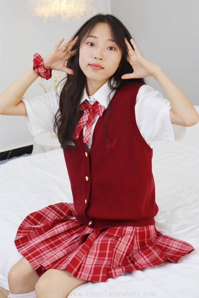 初夏女神 NO.014 蓝莓 S码大红色JK套搭小黑皮鞋[100P/1V/6.11GB]插图3