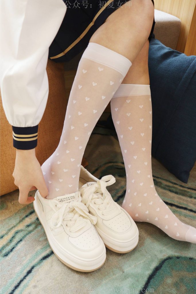 初夏女神 NO.017 水吉 M码水手服搭配37码运动鞋[122P/1V/8.22GB]插图2