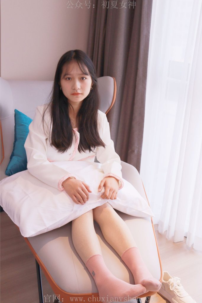 初夏女神 NO.020 沙沙 S码粉白色套搭配小白鞋[104P/1V/6.39GB]插图2