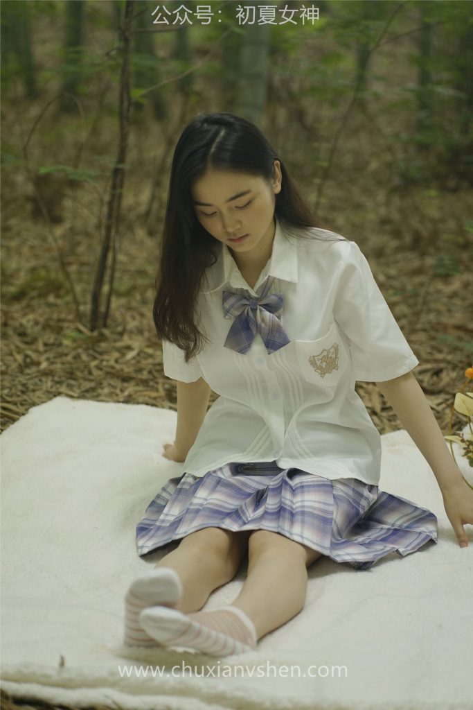 初夏女神 NO.025 十一 周末丛林 JK套搭配的袜子遭嫌弃[153P/1V/6.08GB]插图2