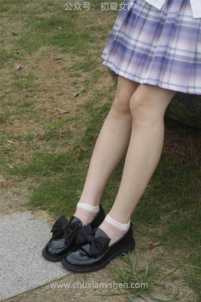 初夏女神 NO.025 十一 周末丛林 JK套搭配的袜子遭嫌弃[153P/1V/6.08GB]插图3
