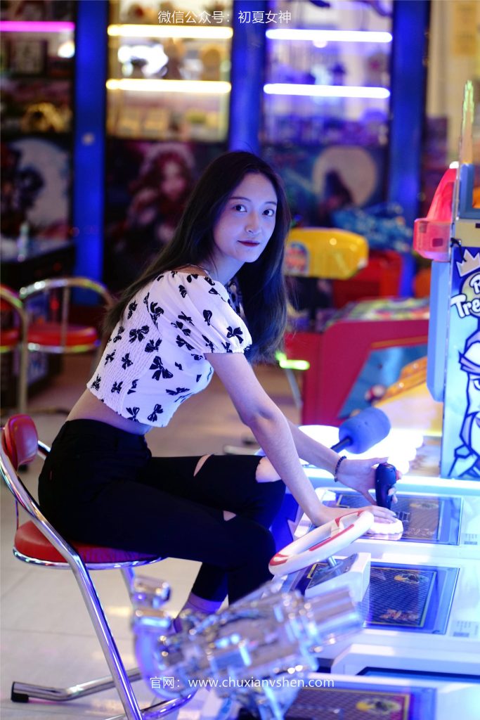 初夏女神 NO.030 依依 邻家女孩-商场篇[88P/1V/3.83GB]插图1