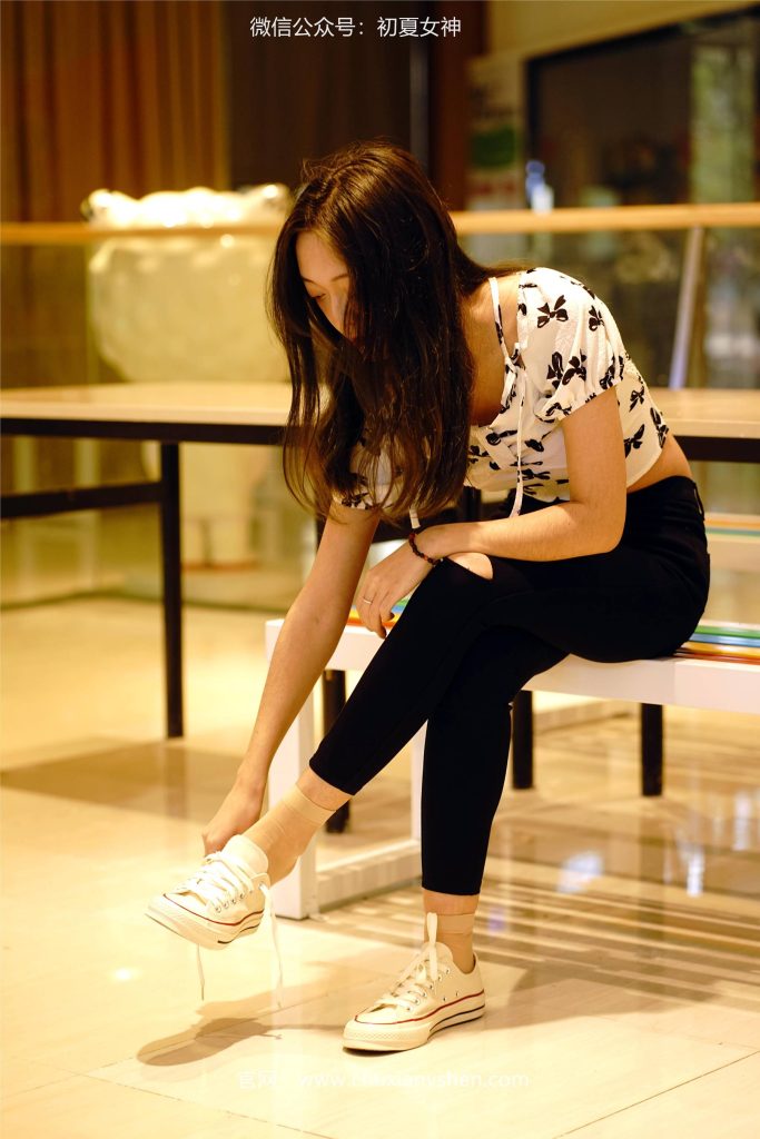 初夏女神 NO.030 依依 邻家女孩-商场篇[88P/1V/3.83GB]插图3