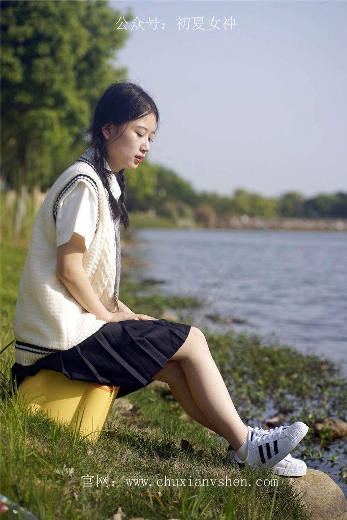 初夏女神 NO.039 念念 春秋JK套搭配三叶草贝壳头鞋[115P/1V/4.92GB]插图1