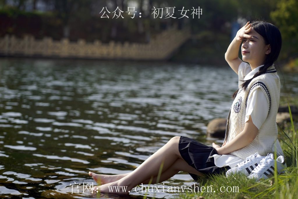 初夏女神 NO.039 念念 春秋JK套搭配三叶草贝壳头鞋[115P/1V/4.92GB]插图2