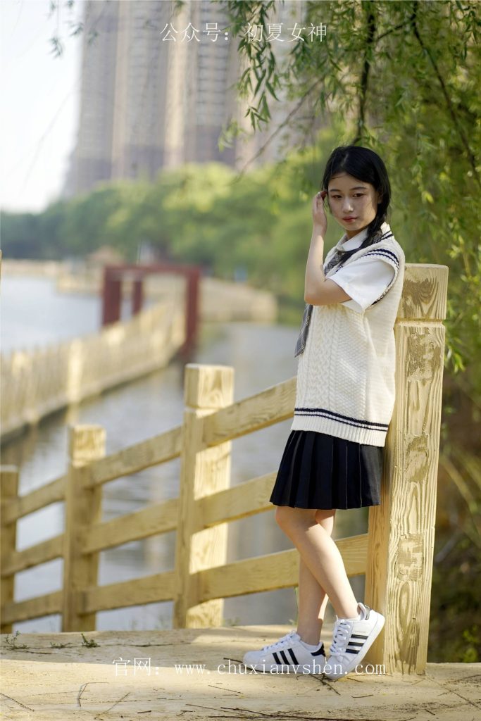 初夏女神 NO.039 念念 春秋JK套搭配三叶草贝壳头鞋[115P/1V/4.92GB]插图3
