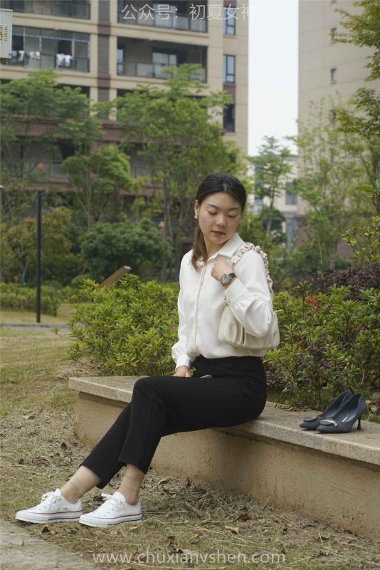 初夏女神 NO.042 小悦悦 职场小白[129P/1V/5.48GB]-无料摄影圈