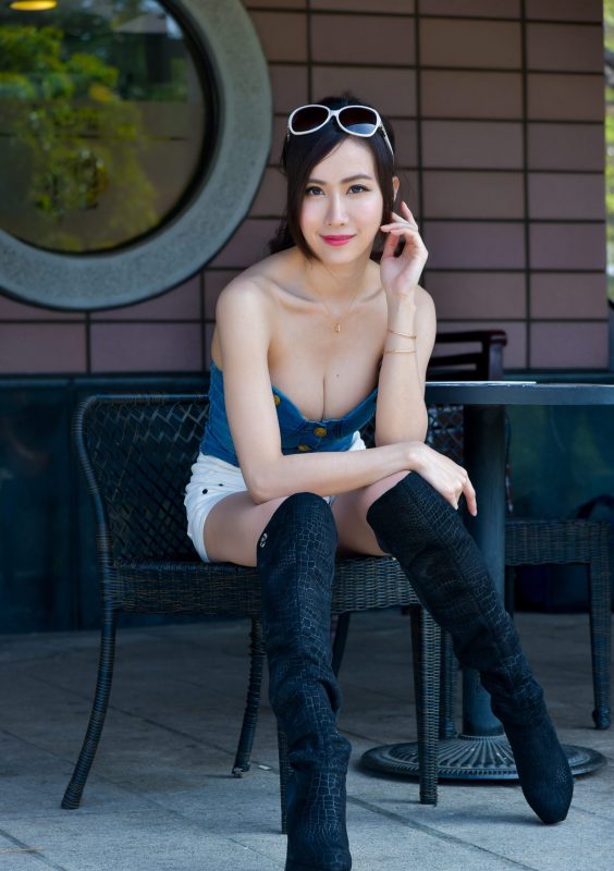 精选街拍摄影 No.105 Dora Shi 妍希 露肩短褲長靴美腿 [73P/272M]-无料摄影圈