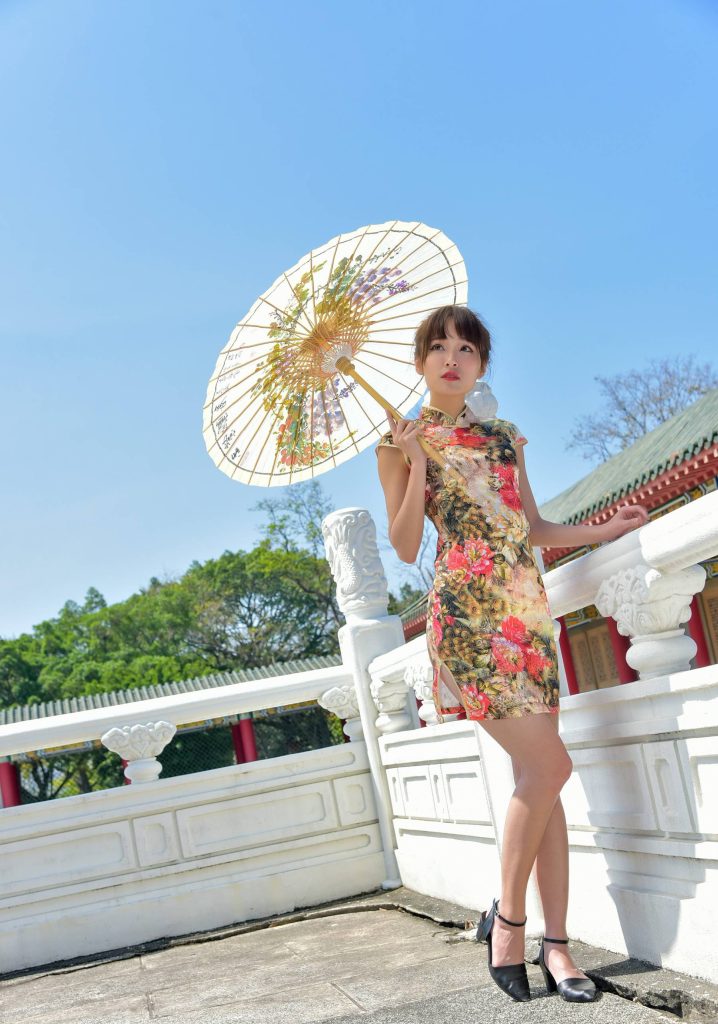 精选街拍摄影 No.111 繆婉瑜 紅花短旗袍高跟美腿 [40P/138M]插图1