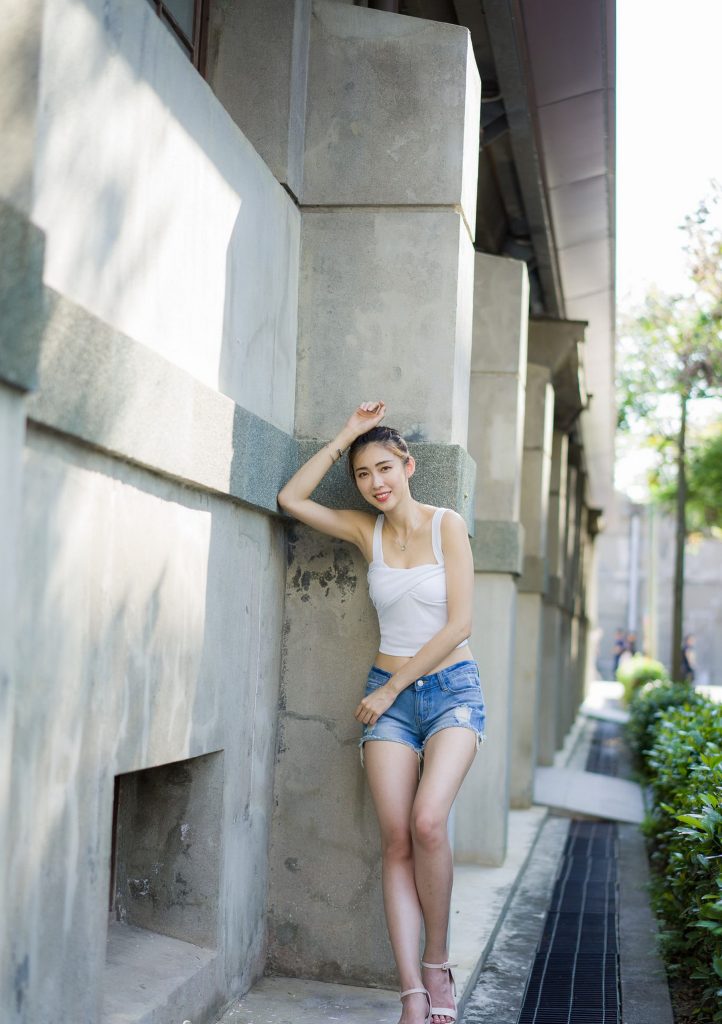 精选街拍摄影 No.120 金允喬 露肚牛仔短褲涼高美腿 [47P/122M]插图3