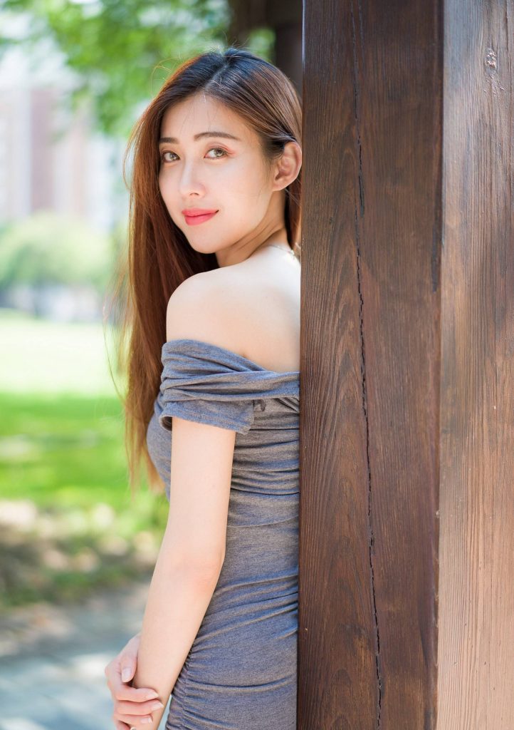 精选街拍摄影 No.121 金允喬 露肩連衣短裙涼高美腿 [54P/133M]插图2