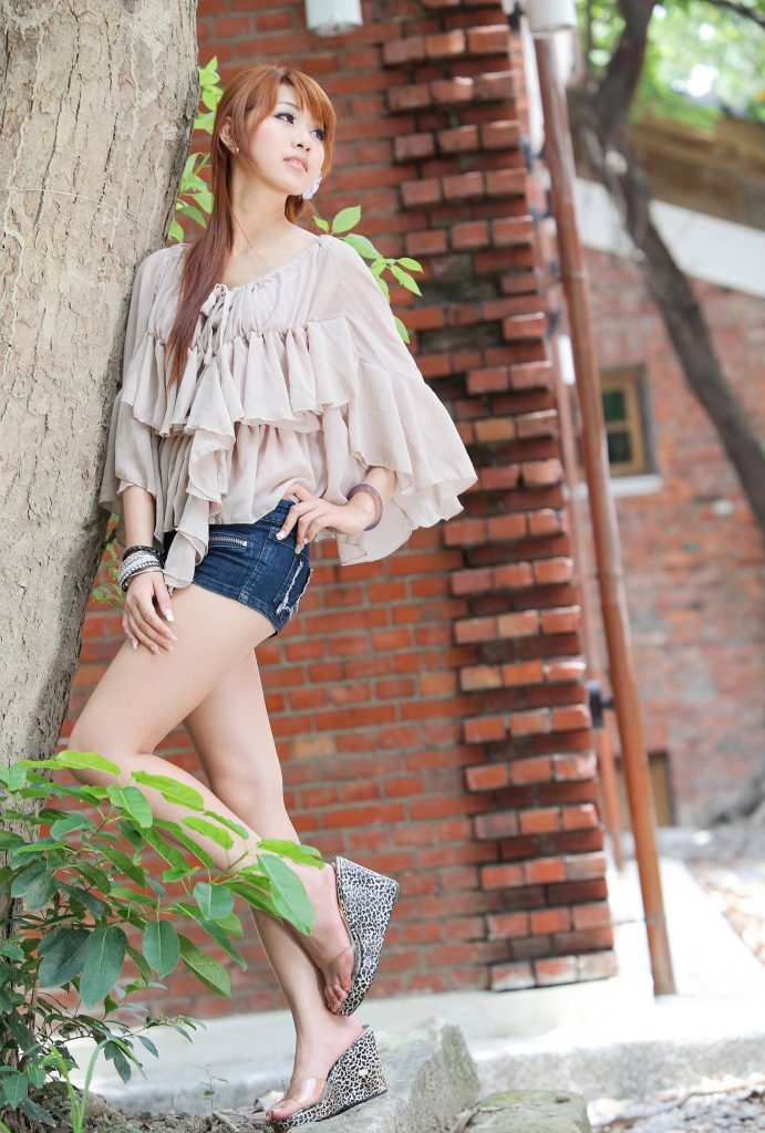 精选街拍摄影 No.128 小雯 露肩牛仔短褲涼高美腿 [80P/391M]插图3