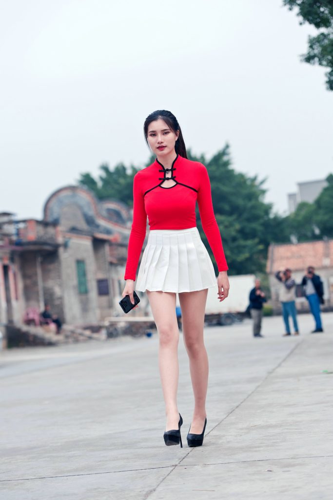 精选街拍摄影 No.174 红衣白裙极品丝足美女春光闹古村 1 [100P/71M]插图1