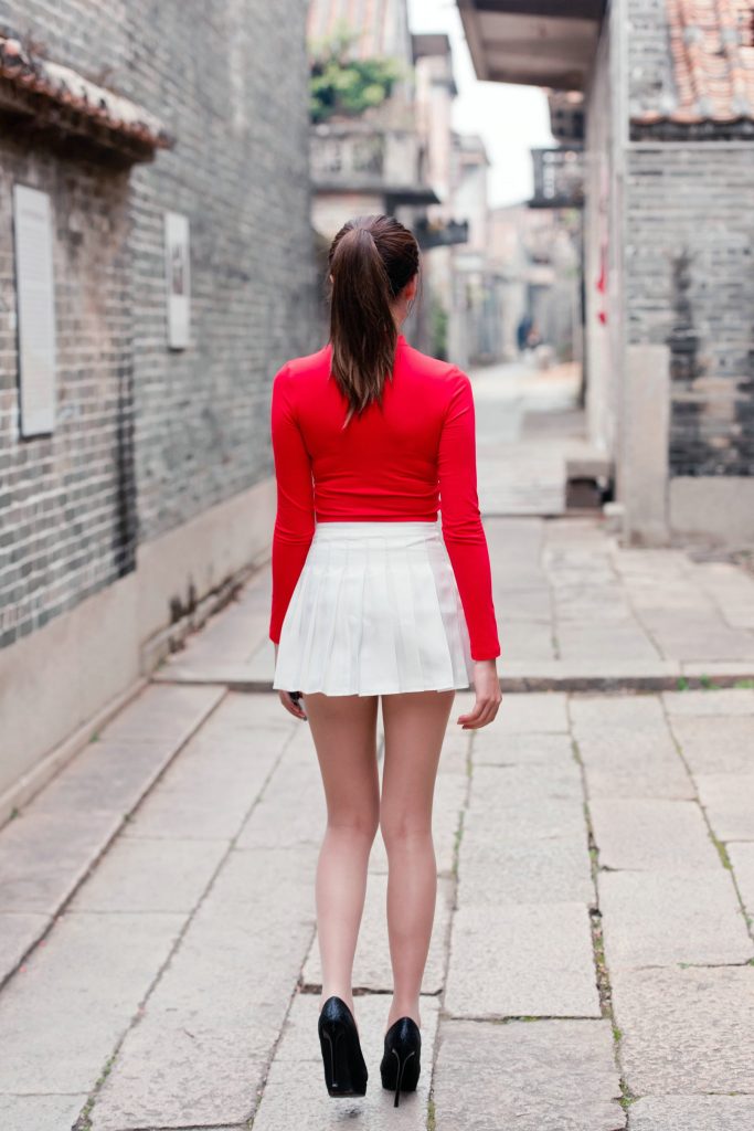 精选街拍摄影 No.174 红衣白裙极品丝足美女春光闹古村 1 [100P/71M]插图3