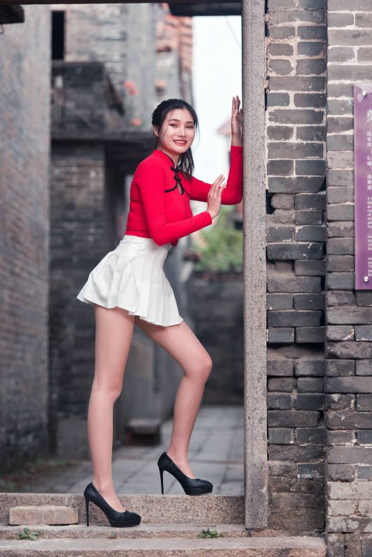 精选街拍摄影 No.175 红衣白裙极品丝足美女春光闹古村 2 [101P/82M]-无料摄影圈