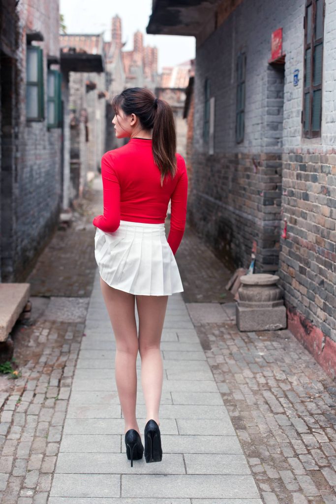 精选街拍摄影 No.175 红衣白裙极品丝足美女春光闹古村 2 [101P/82M]插图2