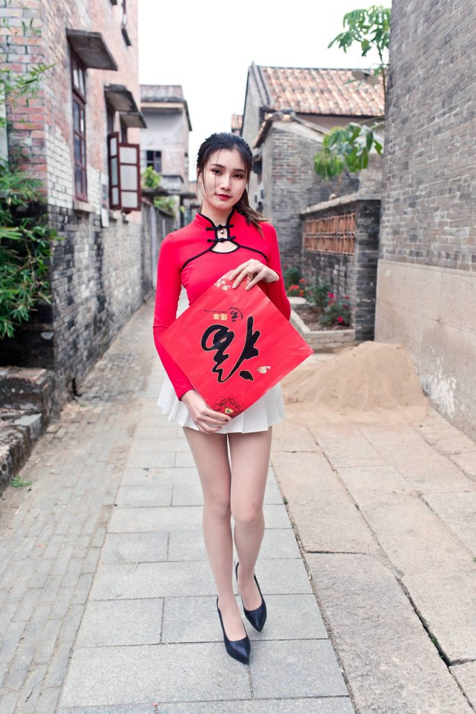 精选街拍摄影 No.176 红衣白裙极品丝足美女春光闹古村 3 [92P/116M]插图2