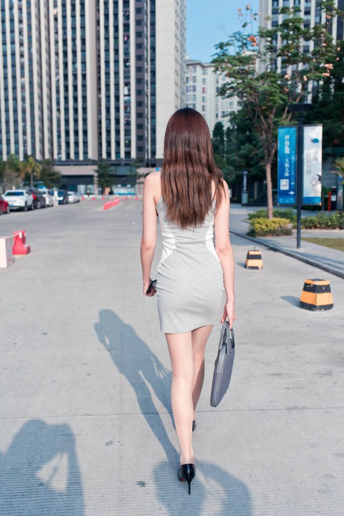 精选街拍摄影 No.178 午后休闲的包臀灰裙极品薄丝OL美女婷婷 2 [118P/104M]插图1