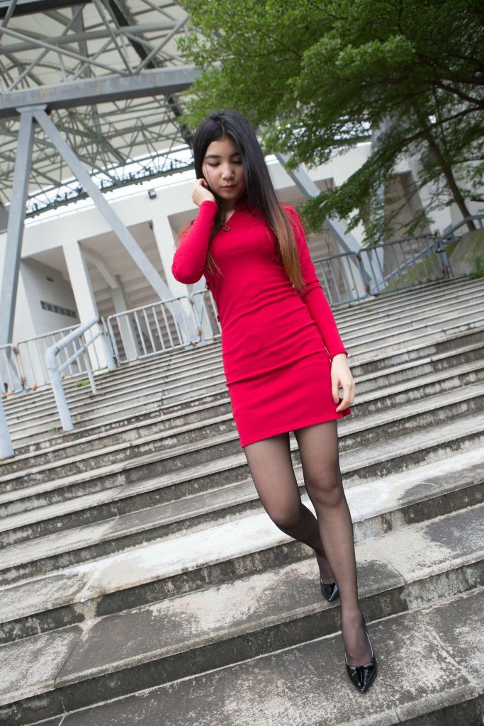 精选街拍摄影 No.212 seven红色旗袍黑丝 [58P/118M]插图3