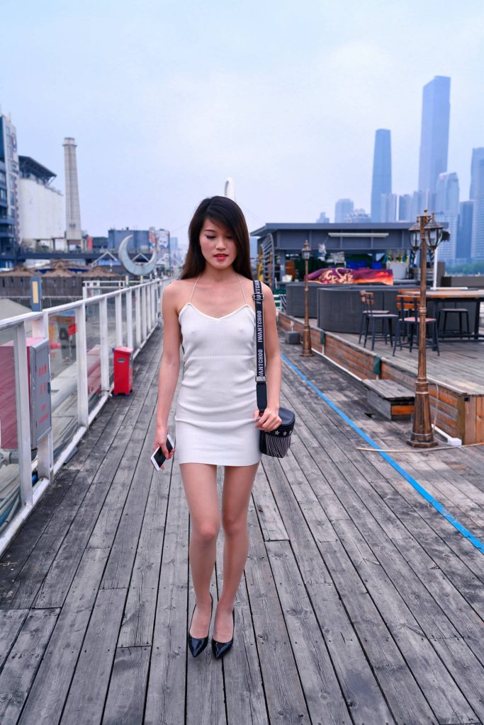 精选街拍摄影 No.213 白色吊带肉丝美女畅游琶醍轻轨 1 [97P/89M]插图1