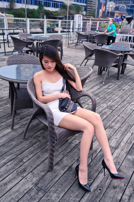 精选街拍摄影 No.213 白色吊带肉丝美女畅游琶醍轻轨 1 [97P/89M]-无料摄影圈