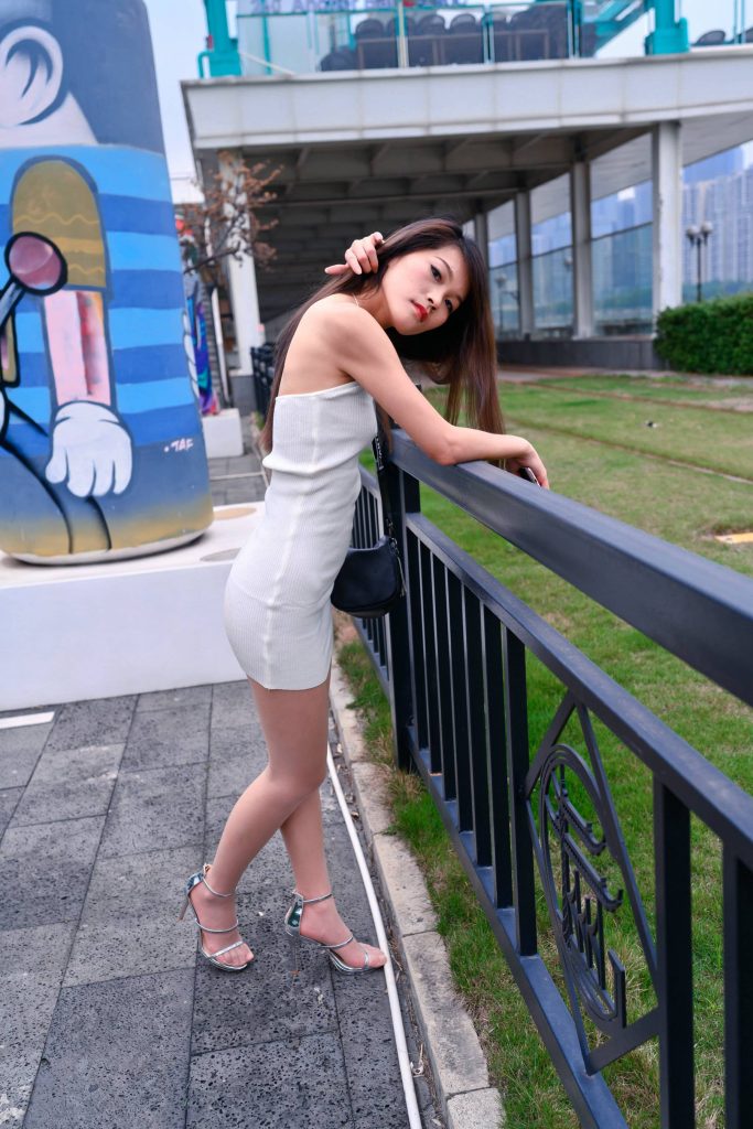 精选街拍摄影 No.214 白色吊带肉丝美女畅游琶醍轻轨 2 [99P/98M]插图3