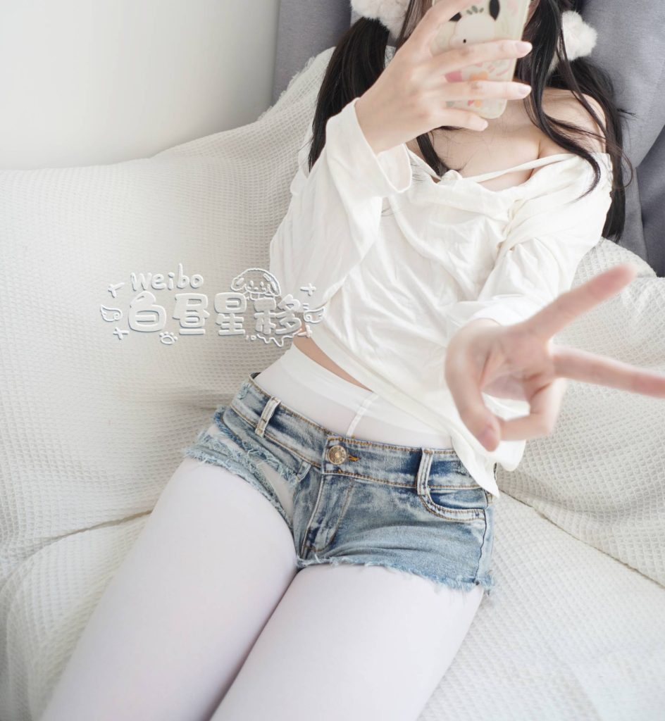 白昼星移 NO.001 – 居家牛仔热裤白裤袜[26P/77MB]插图1