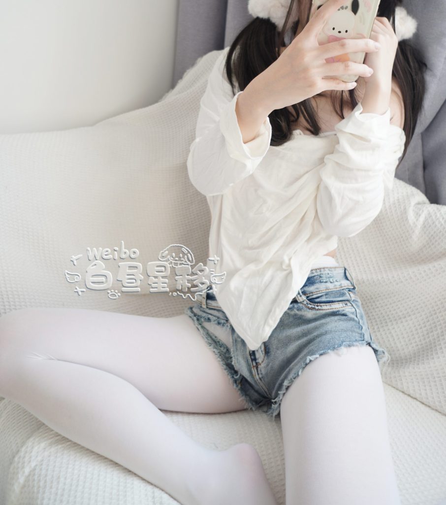 白昼星移 NO.001 – 居家牛仔热裤白裤袜[26P/77MB]插图3