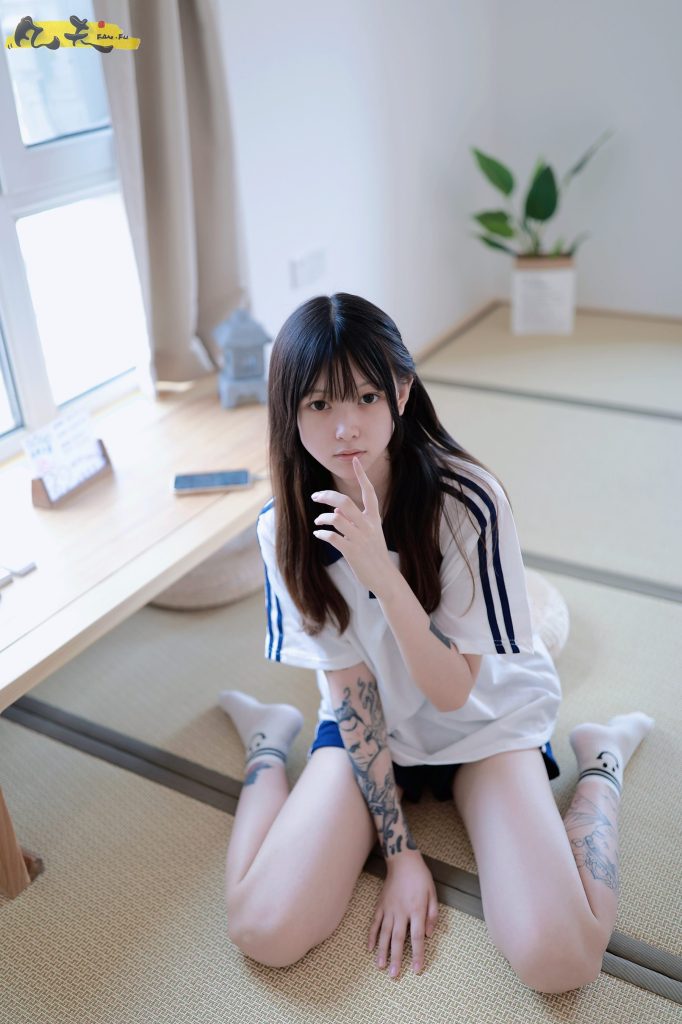 凡夫摄影 NO.0003 – 纹身美少女小恩原味棉袜裸足[208P/1V/2.39GB]插图3