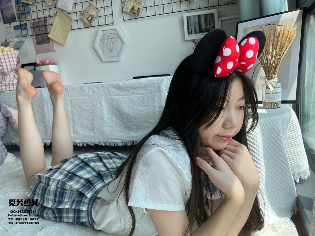 [觅芙少女]NO.003 风中摇曳的JK制服与18岁的青春一起绽放[151P/3V/7.11GB]插图3