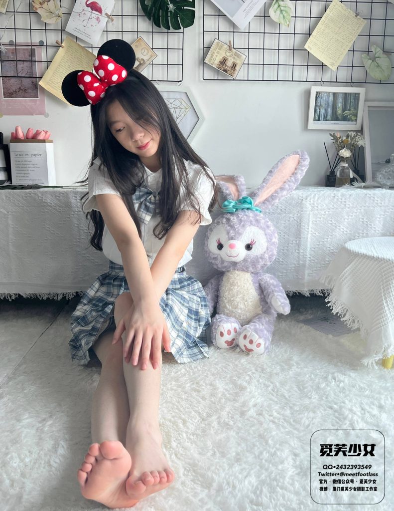 [觅芙少女]NO.003 风中摇曳的JK制服与18岁的青春一起绽放[151P/3V/7.11GB]插图2