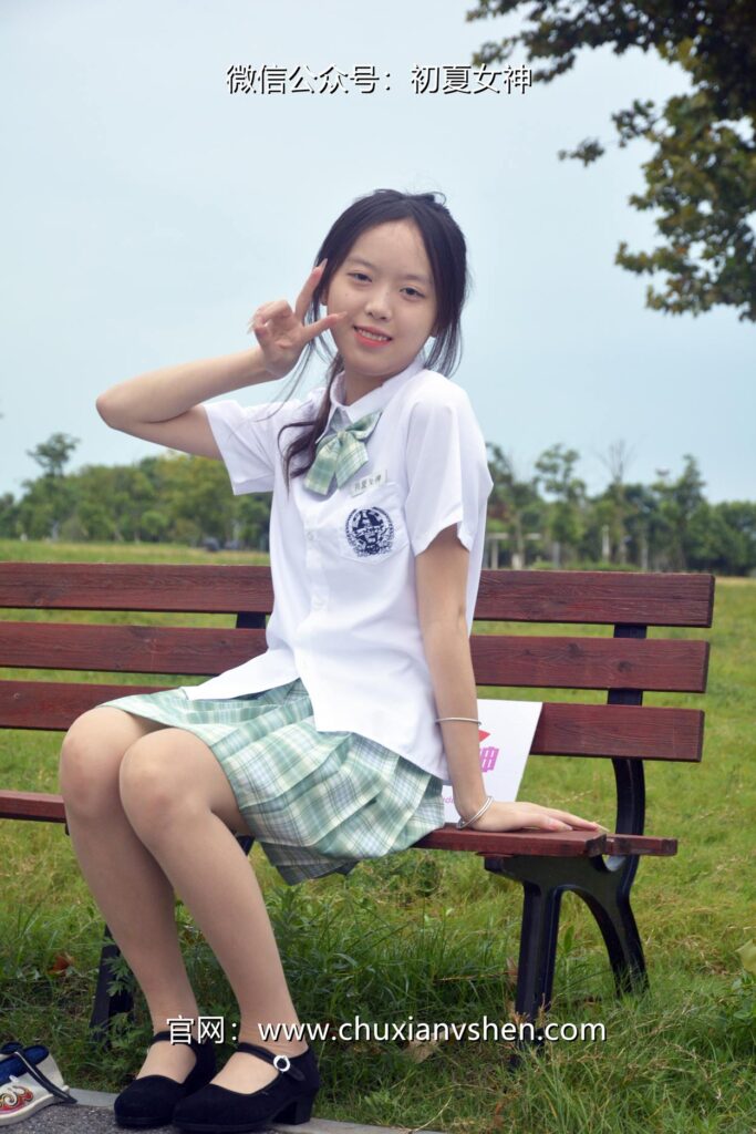 初夏女神 NO.074 情情 绿色JK套[72P/1V/5.02GB]插图1