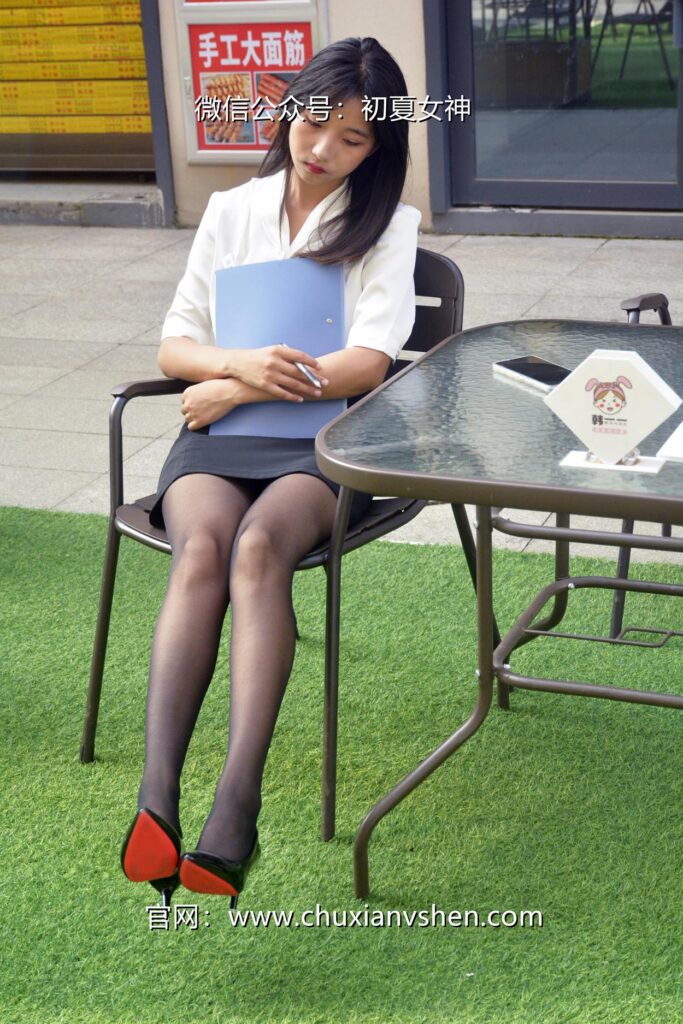 初夏女神 NO.085 点点 黑白正装[140P/1V/5.48GB]插图2