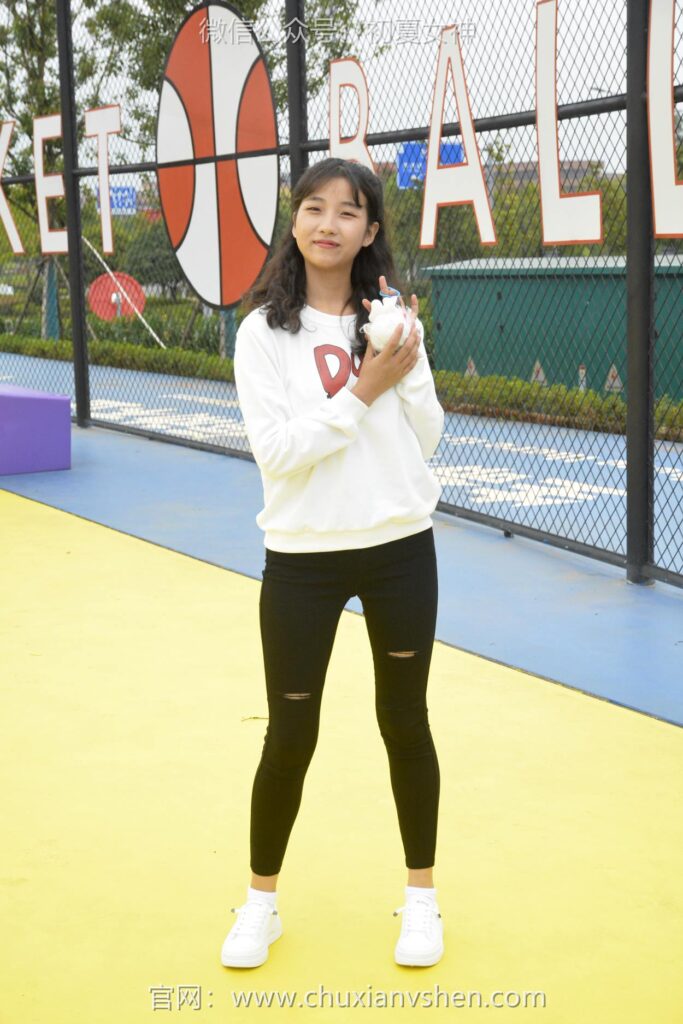 初夏女神 NO.092 点点 休闲卫衣[150P/1V/5.26GB]插图1