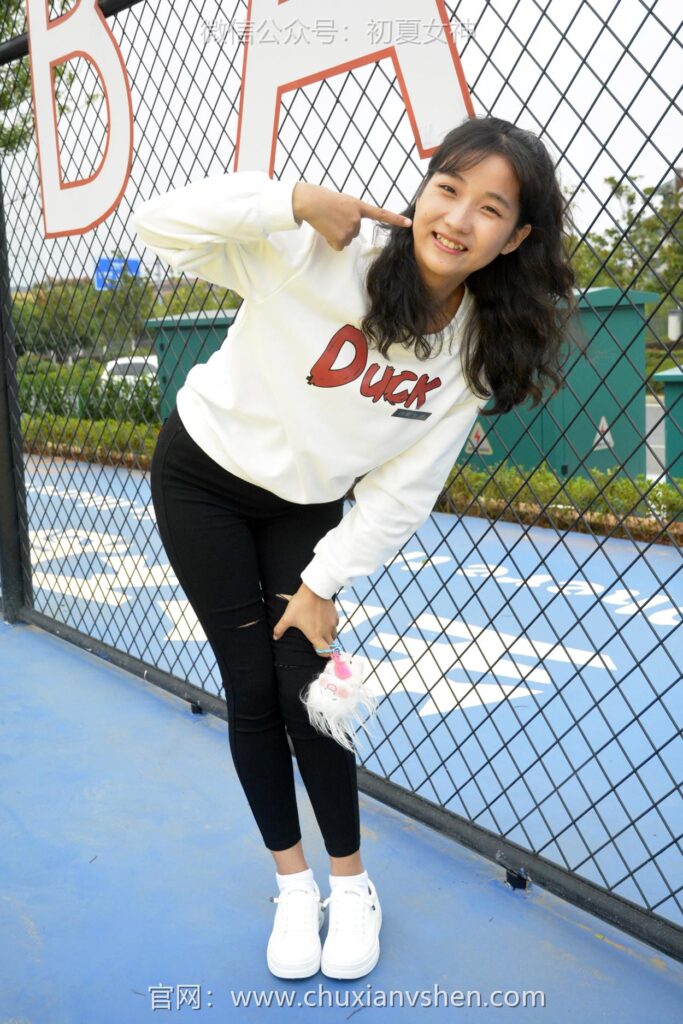 初夏女神 NO.092 点点 休闲卫衣[150P/1V/5.26GB]插图2