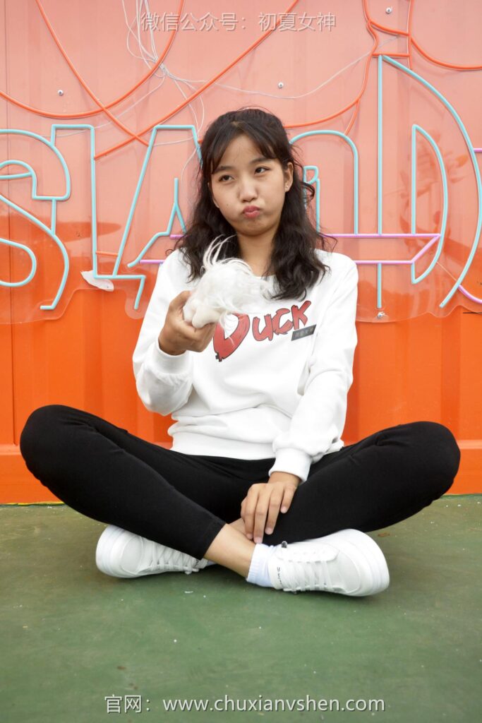 初夏女神 NO.092 点点 休闲卫衣[150P/1V/5.26GB]插图3