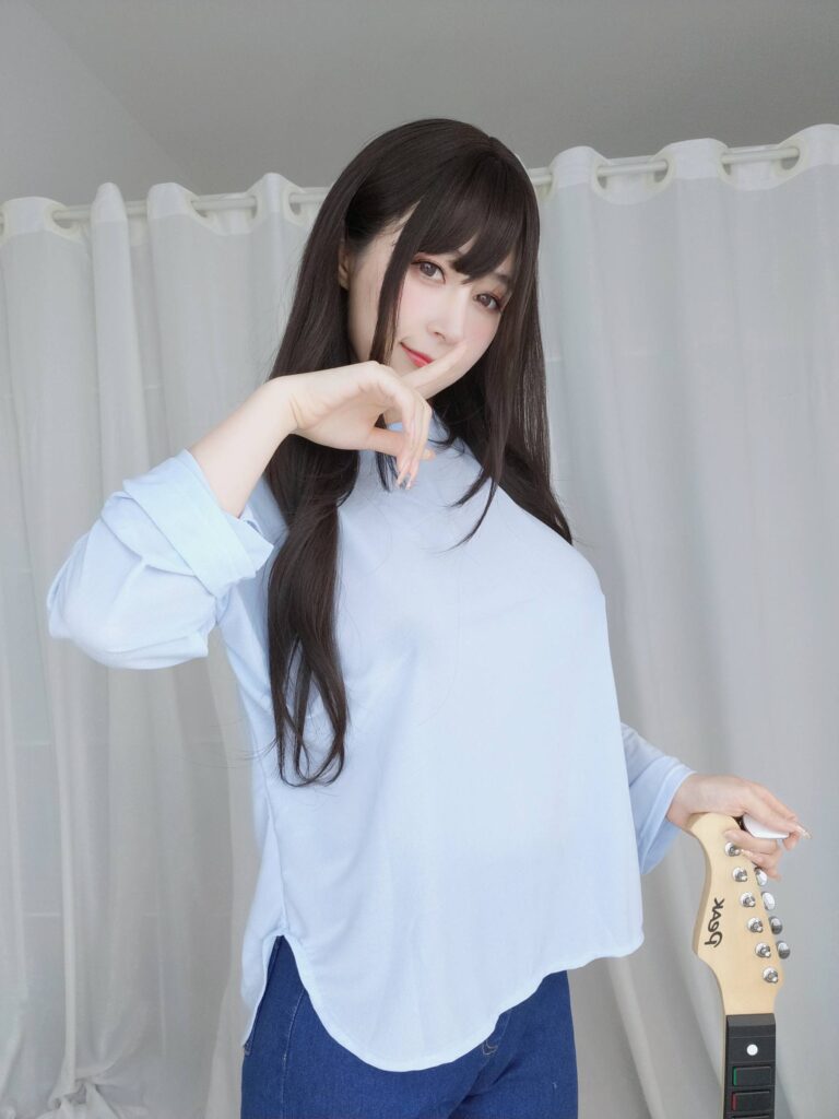 白银 NO.111 – ギターの妹[22P/1V/132MB]-无料摄影圈