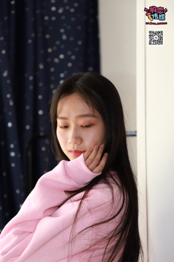 [物恋传媒] NO.001 清纯系大一女生的vans与棉袜 [254P/1.10GB]插图3