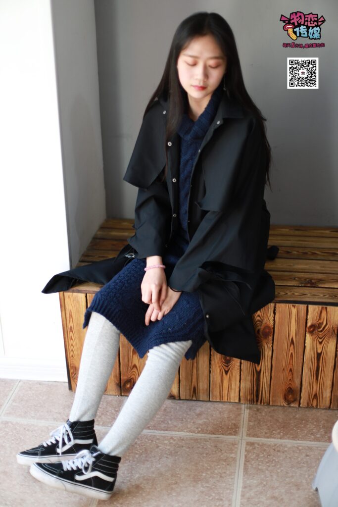 [物恋传媒] NO.001 清纯系大一女生的vans与棉袜 [254P/1.10GB]插图2