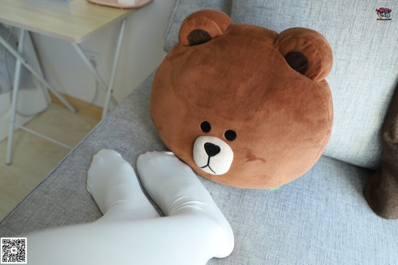 勿恋传媒 No.006 可爱的大一小解解来啦，黑白棉袜加丝袜哦 [99P/1.07GB]-无料摄影圈