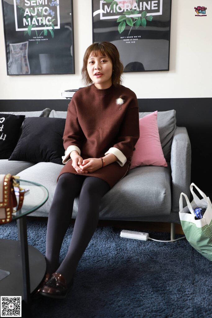 [物恋传媒] NO.007 刚毕业的小幼师，有要提问的吗 [96P/1.14GB]插图1