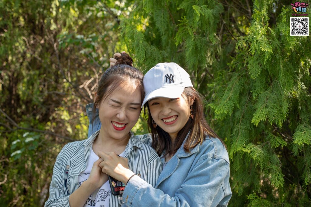 [物恋传媒] NO.010 纯的闺蜜情，纯纯的鞋子与棉袜 [209P/1.26GB]插图1