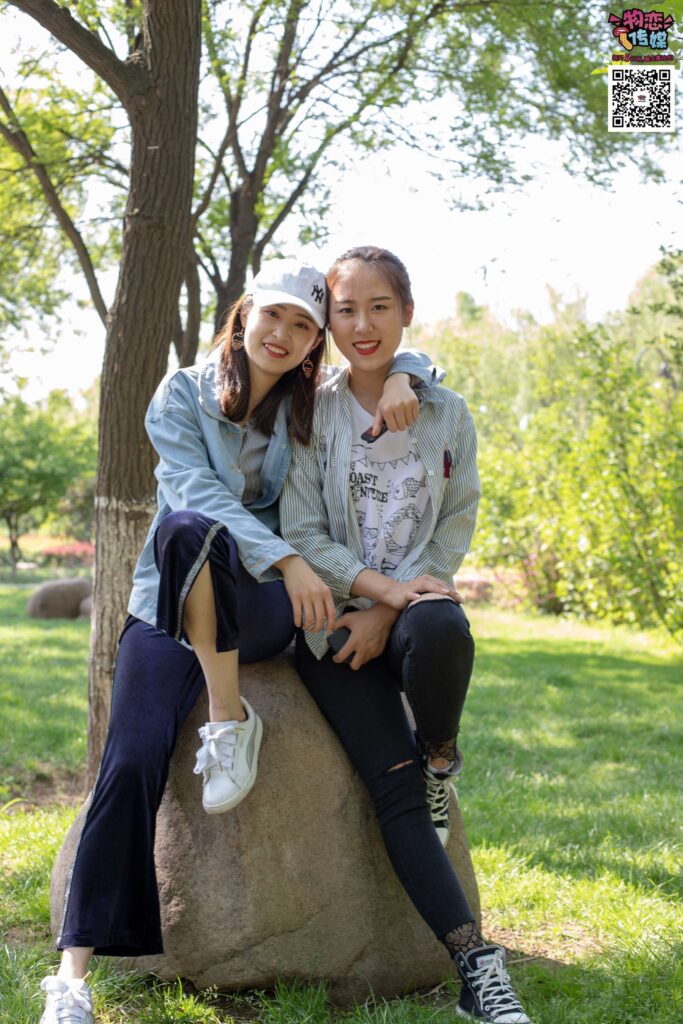 [物恋传媒] NO.010 纯的闺蜜情，纯纯的鞋子与棉袜 [209P/1.26GB]插图2