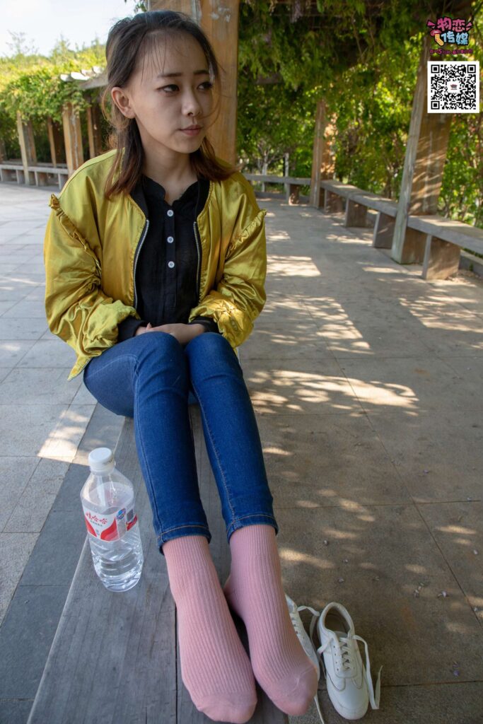 物恋传媒 No.012 娇小型小萝莉哦,猜猜我多大呢,小白板鞋搭配粉色棉袜 [124P/861MB]插图3