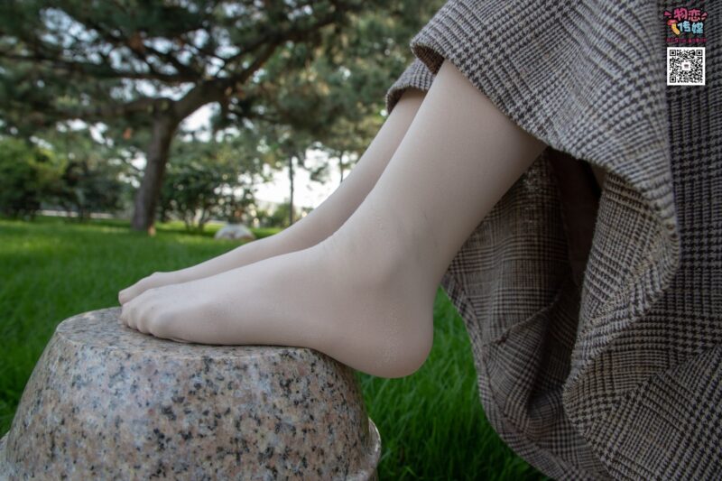 [物恋传媒] NO.015 书香气质女生，肉丝搭配白棉袜 [192P/1V/1.46GB]-无料摄影圈