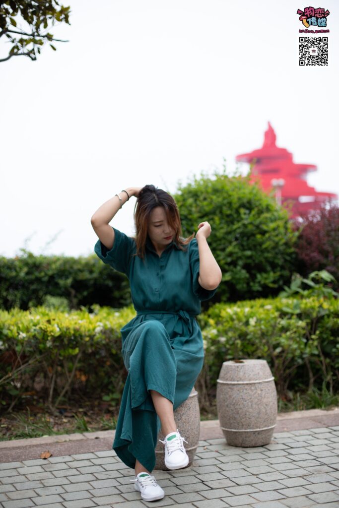 物恋传媒 No.019 地道的青岛小姐姐哦,白色板鞋搭配白色船袜 [99P/594MB]插图1