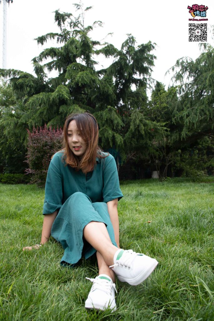 物恋传媒 No.019 地道的青岛小姐姐哦,白色板鞋搭配白色船袜 [99P/594MB]插图2