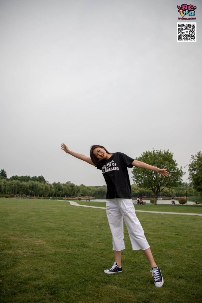 物恋传媒 No.021 夏日么么茶,清新棉袜配黑色帆布鞋 [223P/1V/3.14GB]插图2